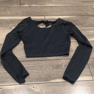 Billabong cropped elastic athletic shirt